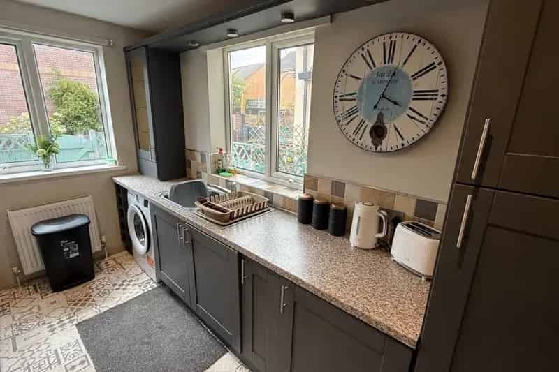 Modern Furnished 2-Bed Home Near Parkgate