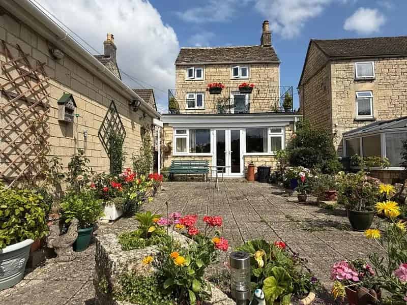 2 Bedroom Detached Cotswold Cottage For Sale