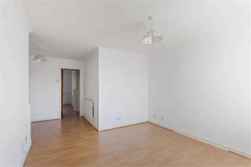 1 Bed Flat Lower Villa with Garage and Garden