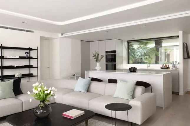 Flat for sale in Marylebone Square, Cramer Street, Marylebone W1U