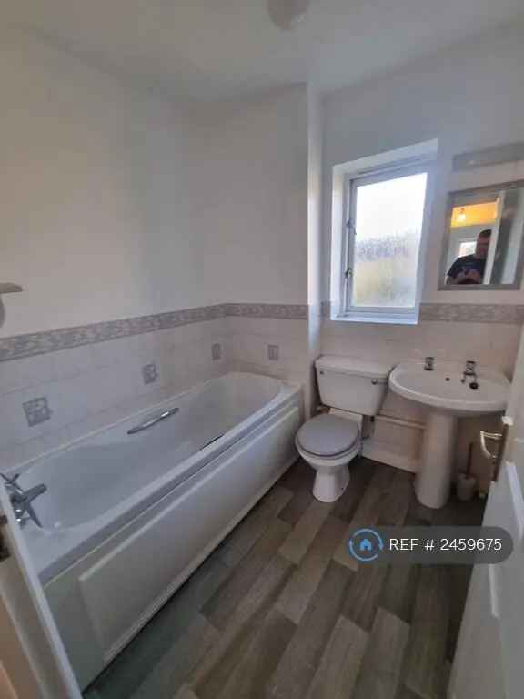2 Bedroom Semi Detached House Stapleton Village