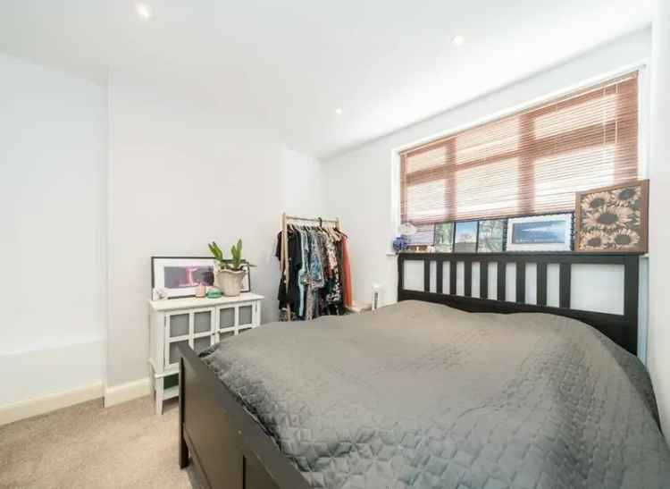 Flat For Sale in London, England