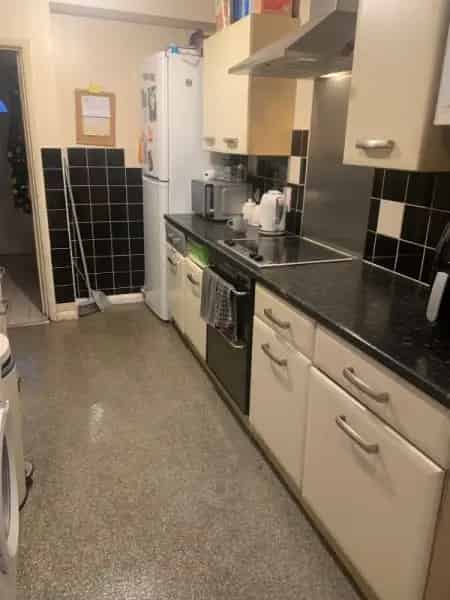 3 Bed House Large Garden Separate Dining Room