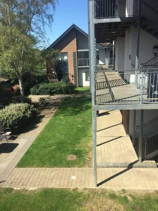 Modern Two Bedroom Flat with Lift, Two Bathrooms and Balcony