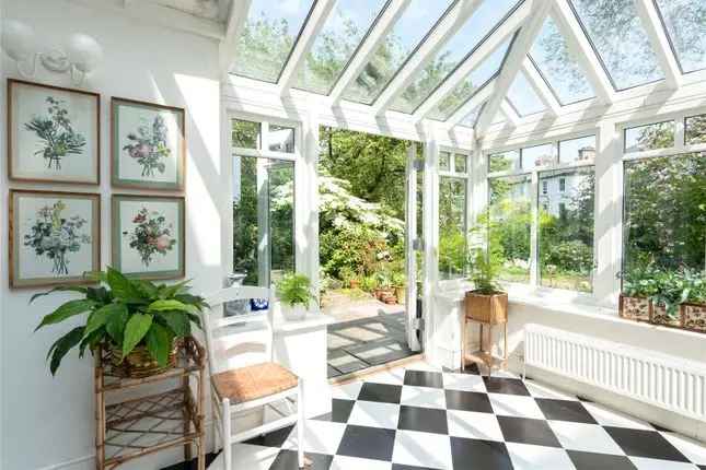 Spacious 3-Bedroom Hampstead Apartment with 70ft Garden