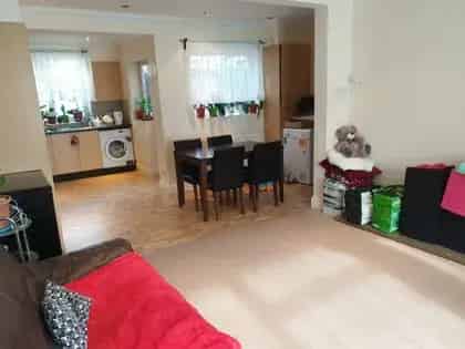 3 Bed House 77m² NW London - Garden Driveway Parking