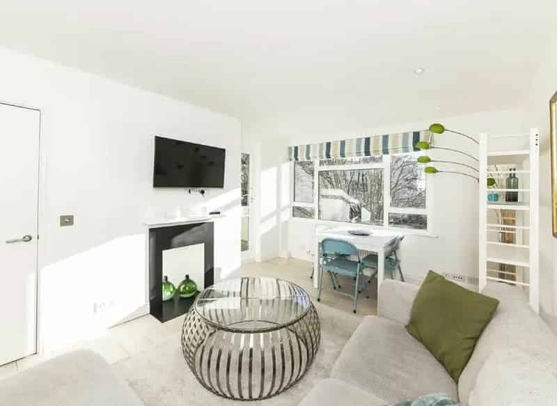 2 Double Bedroom Flat Kensington - Modern Kitchen & Private Balcony