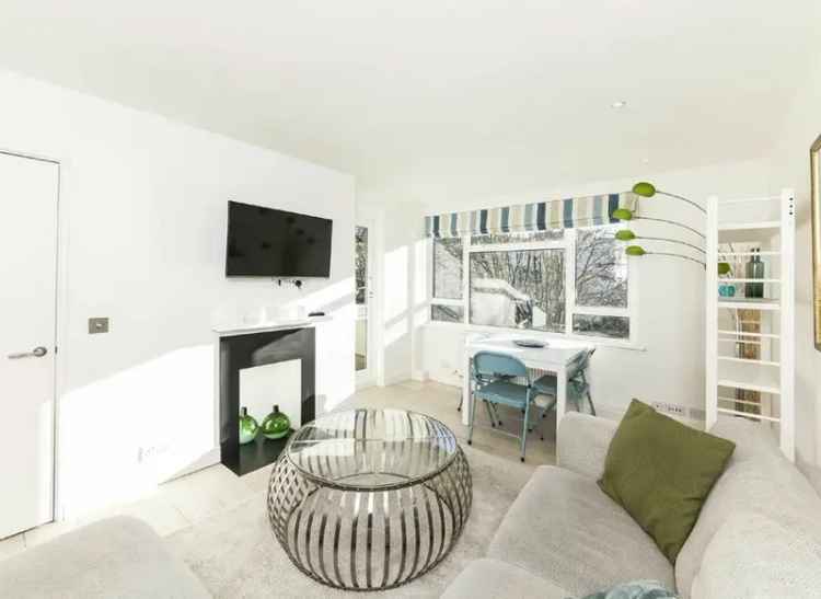 2 Double Bedroom Flat Kensington - Modern Kitchen & Private Balcony