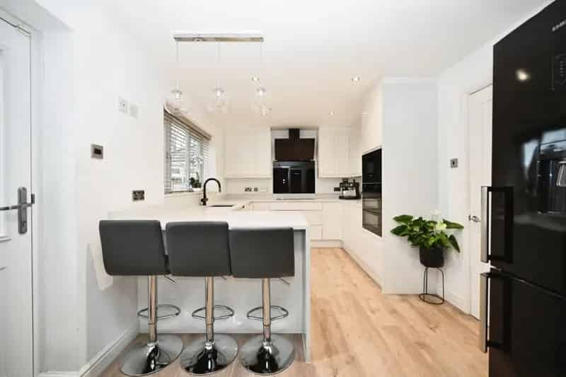 4 Bedroom Detached House For Sale in Yeadon