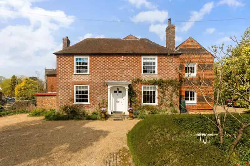4 Bedroom Detached House for Sale in Slinfold