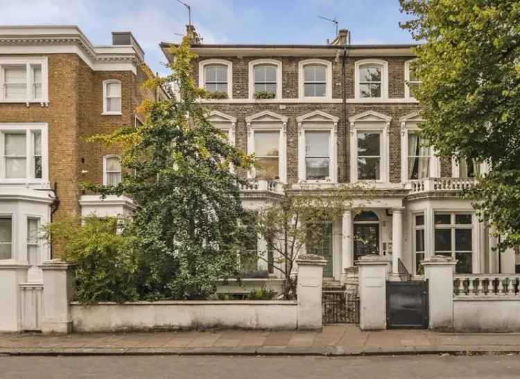 Flat For Sale in London, England