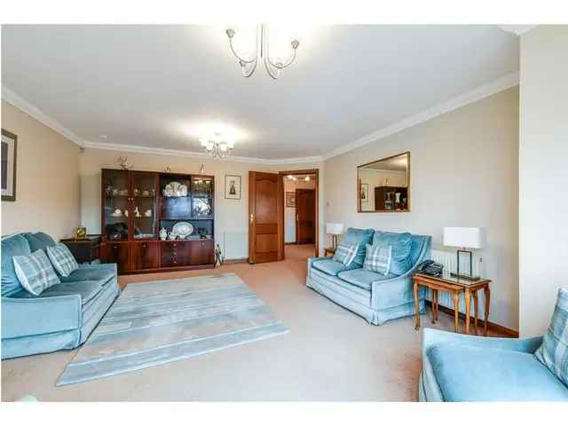 2 Bedroom Flat for Sale in Largs