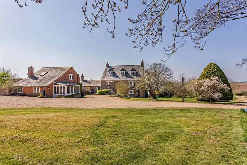 5 Bedroom Farmhouse with Equestrian Facilities and 18 Acres