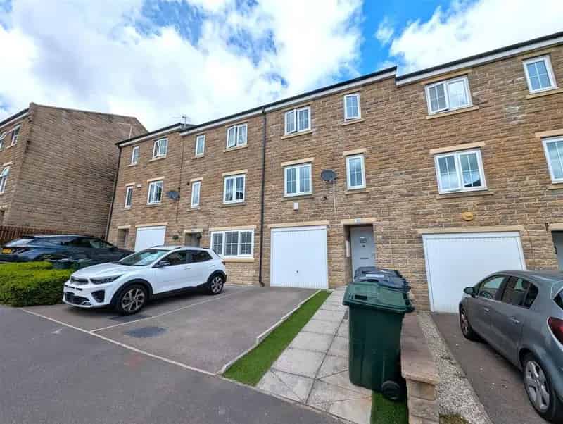 4 Bedroom Townhouse for Sale - Family Home
