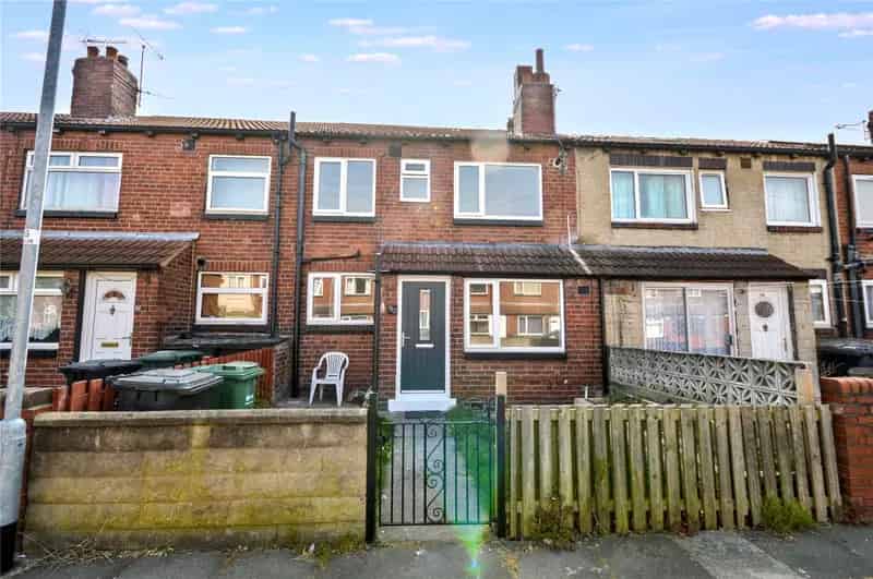 Refurbished 2 Bed End Terrace House Near M62 M1 Motorways