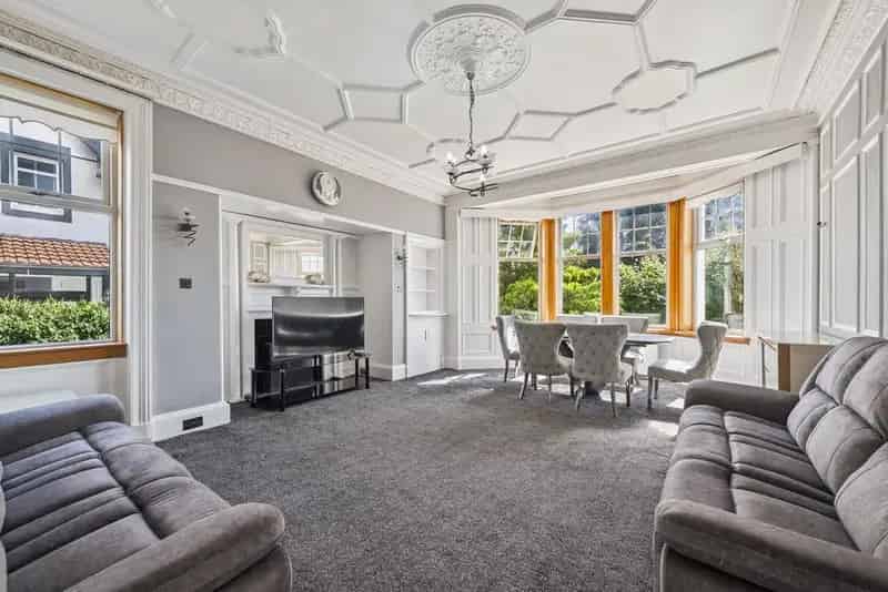 7 Bedroom Detached House for Sale in Shawlands