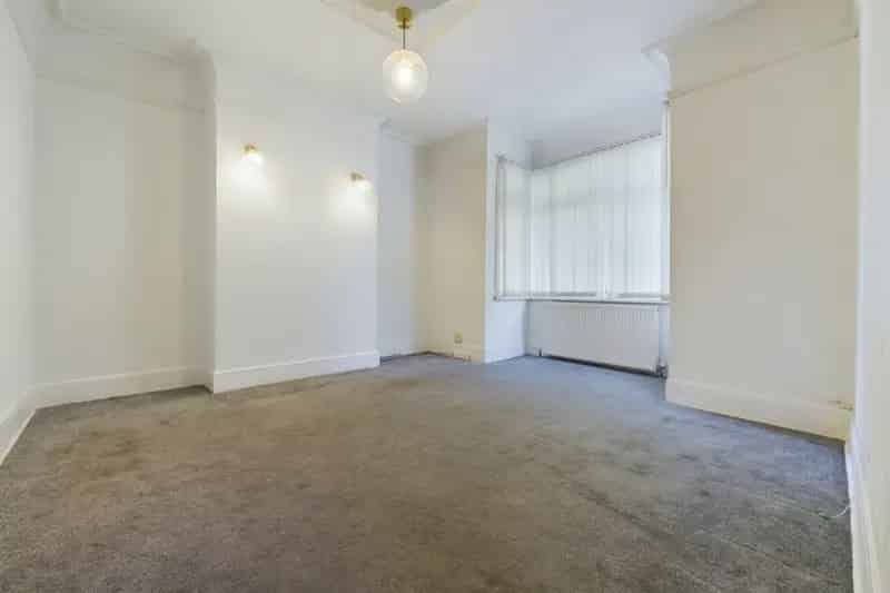 Spacious 3-Bed Semi-Detached House Near Seafront Holland on Sea
