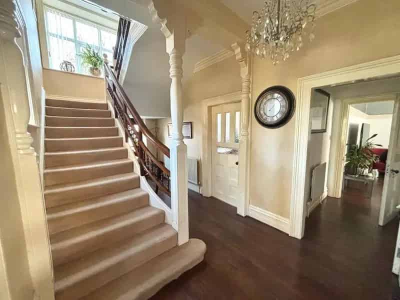 6 Bedroom Semi-Detached House for Sale