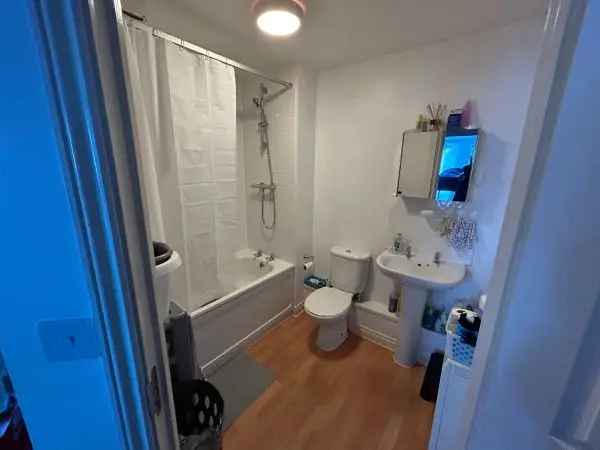 Flat For Rent in Bristol, England