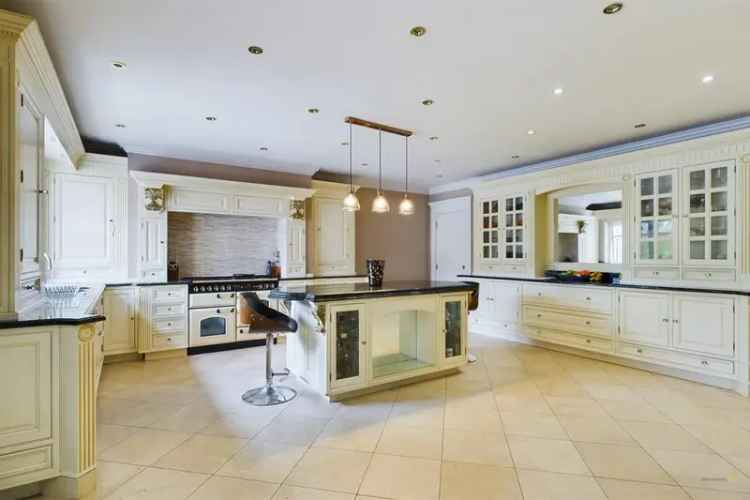 5 bedroom detached house for sale