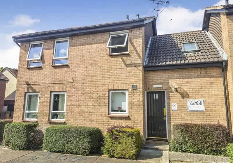1 Bedroom Flat for Sale Leasehold First Floor