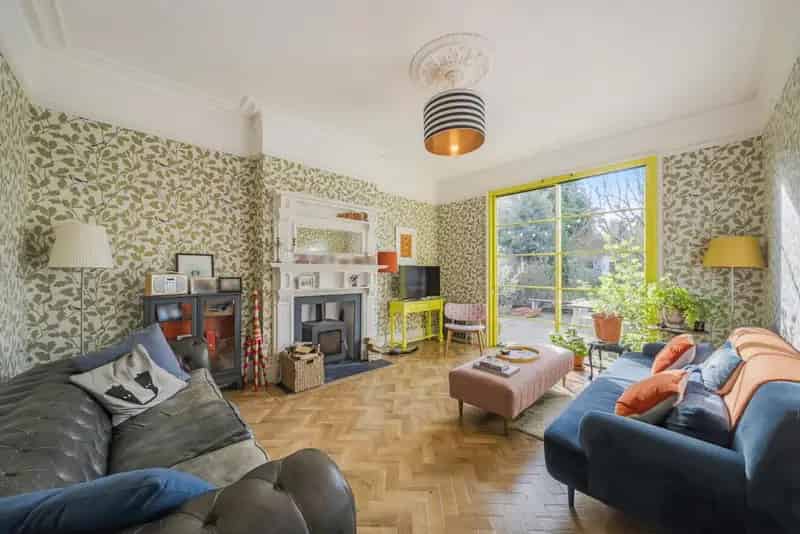 Four Bedroom Semi Detached House Furzedown