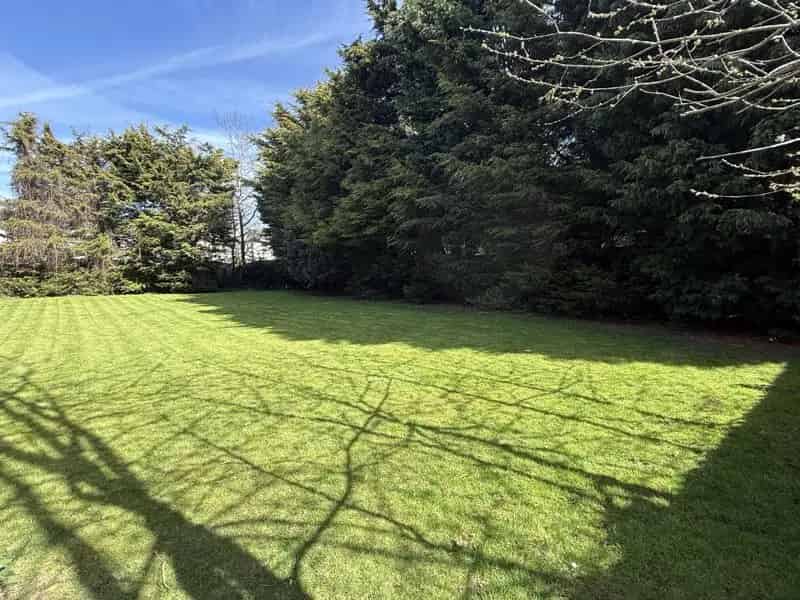 2 Bedroom Apartment House to Rent Near Shops and Schools