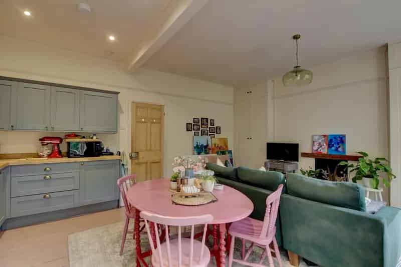 2 Bedroom Flat House to Rent