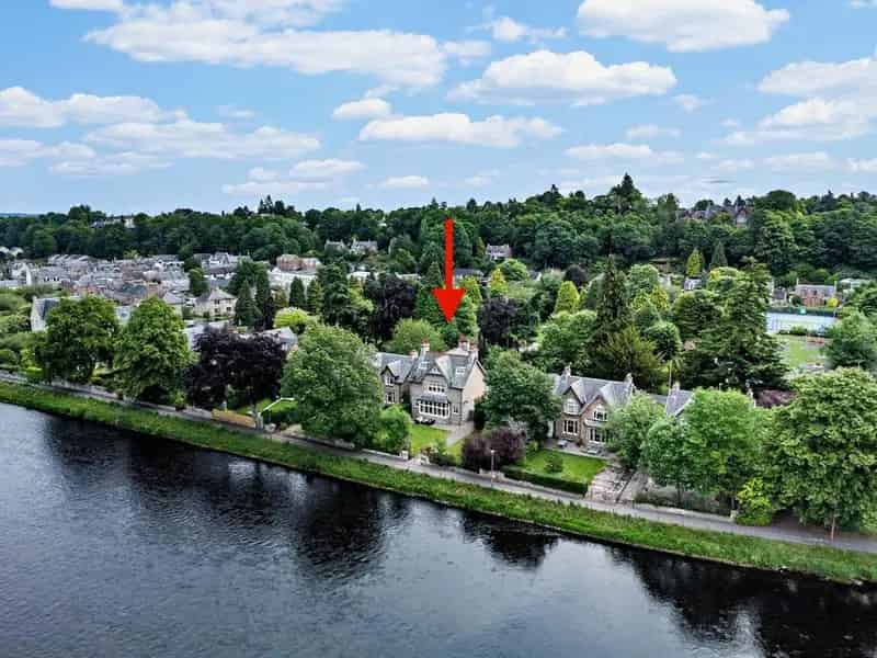 5 Bedroom Detached House for Sale in UK