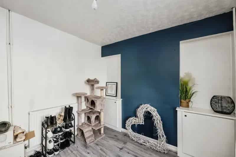 2 Bedroom Mid Terraced House Swansea