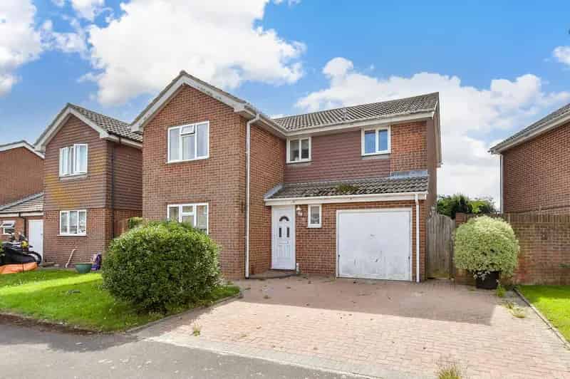 4 bedroom link detached house for sale