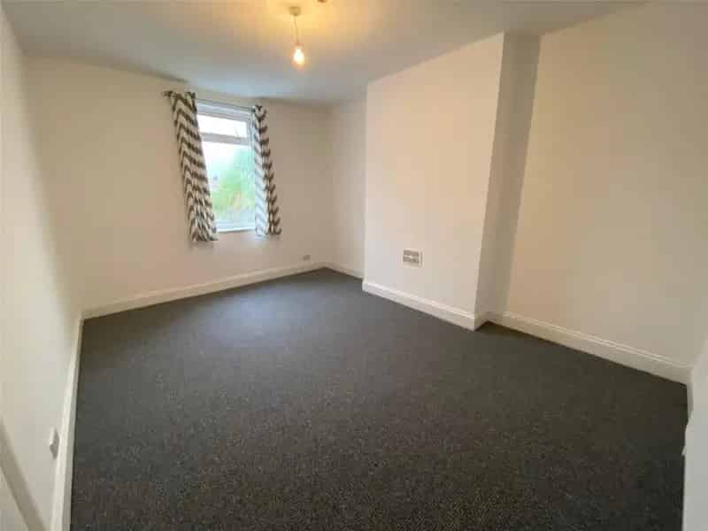 Spacious 2 Bedroom Flat Fishponds Road Newly Refurbished