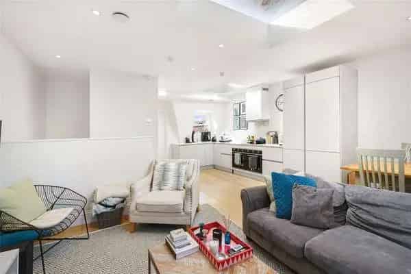 Duplex Flat in Converted Lion House Fulham SW6