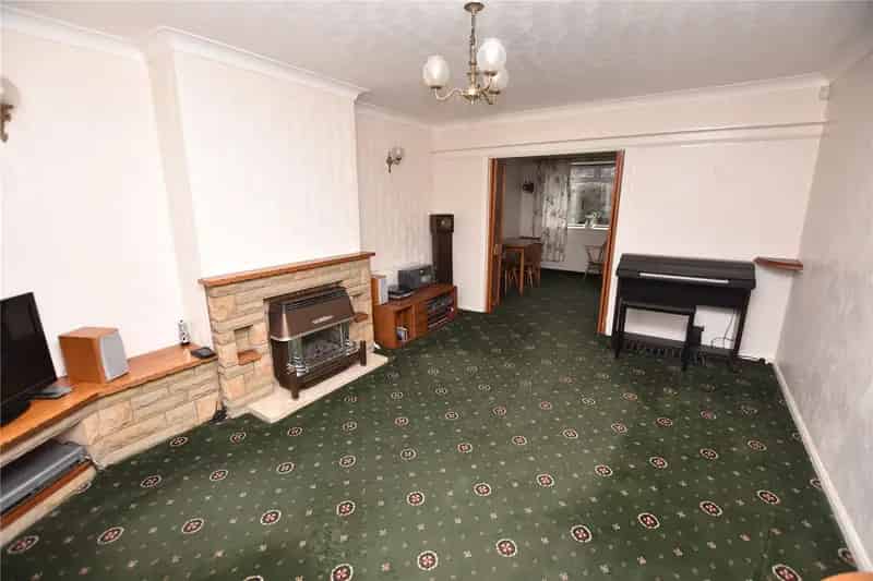 Family Home with Green Views and Detached Garage