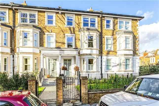 Detached house to rent in Beverley Road, Barnes, London SW13