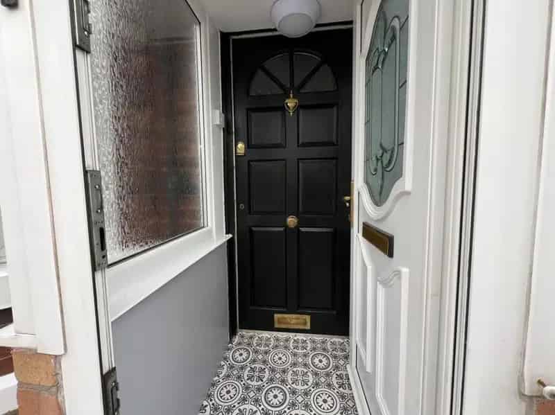 2 Bed House for Sale Modern Decor and Spacious Interior