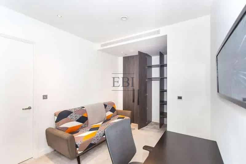 2 Bed Flat for Sale in Canary Wharf's Wardian Development