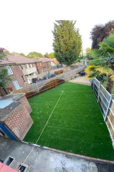 3-Bed House Huge Gardens Near Schools Transport Links