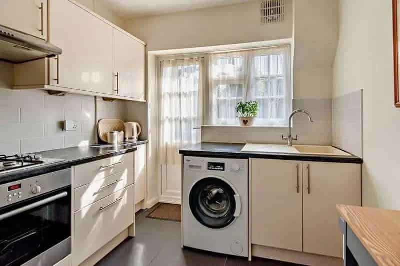 2 Bed Flat for Sale Thames Ditton - Tenanted Investment Opportunity