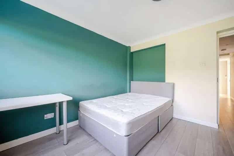 4 Bed House for Sale - 2 Reception Rooms, Garage, Gardens
