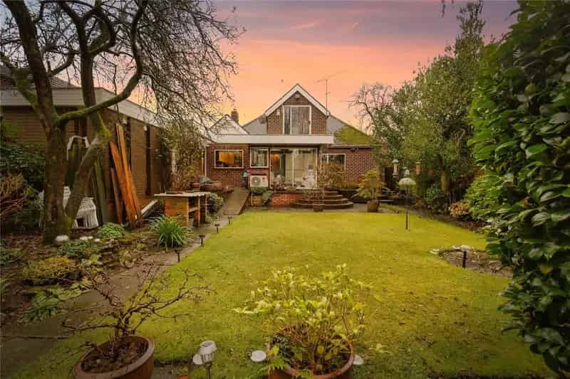 Two-Bedroom Bungalow Near Daisy Nook Country Park
