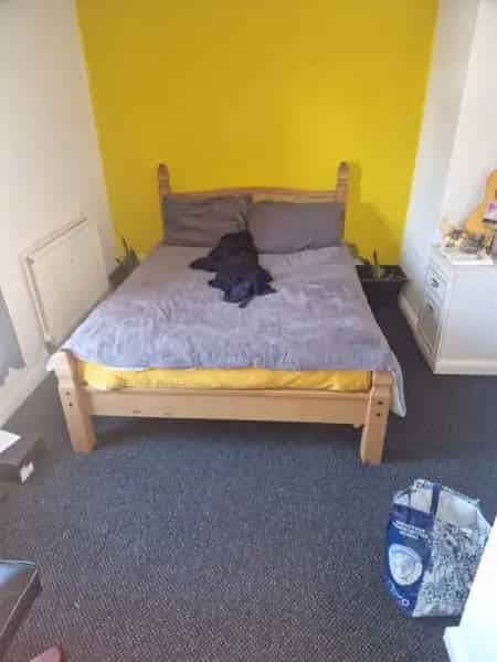 Spacious 1 Bedroom Flat with Study and Storage