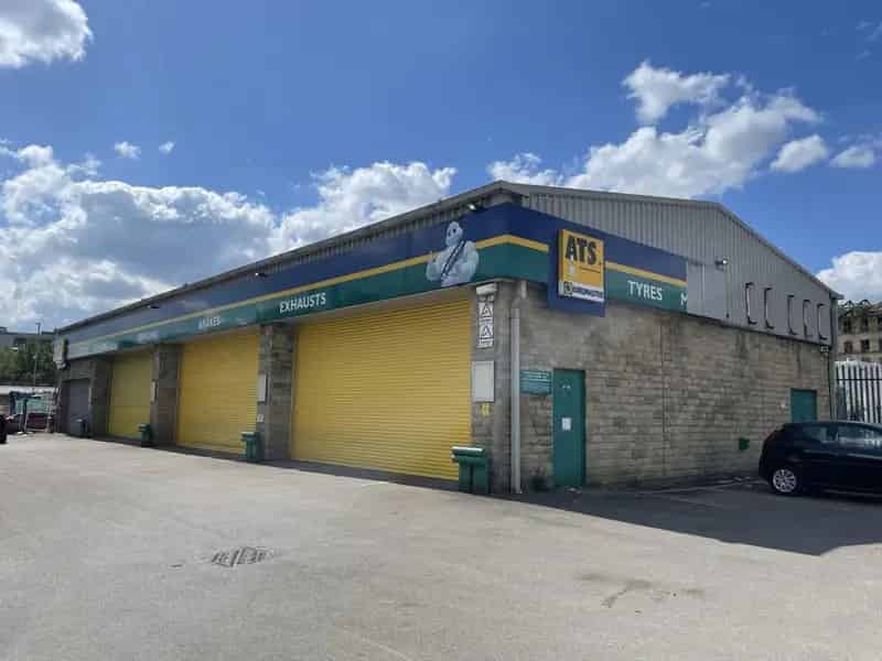 Former Tyre Garage with Workshop and Storage - Excellent for Businesses