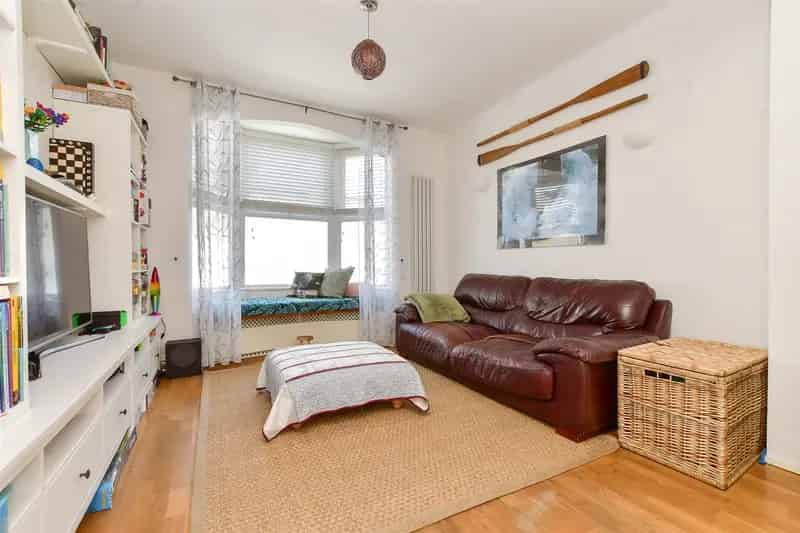 3 Bedroom Semi-Detached House for Sale Clarence Road