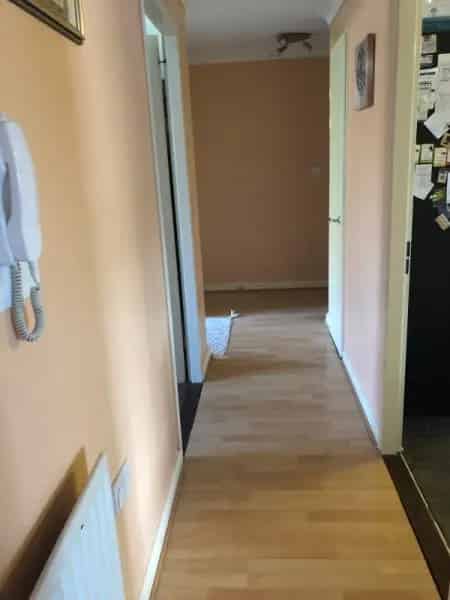 Second Floor Flat Close to Schools and Transport