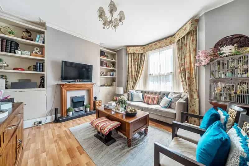 Four Bedroom Family Home Corbett Estate SE6 Off Street Parking Potential to Extend