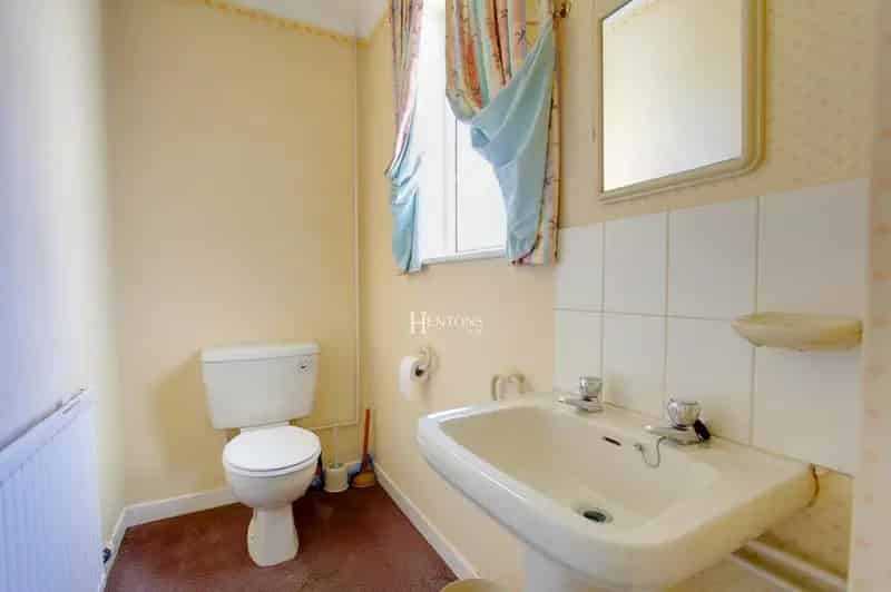 4 Bedroom Detached House For Sale - Full Modernisation Needed