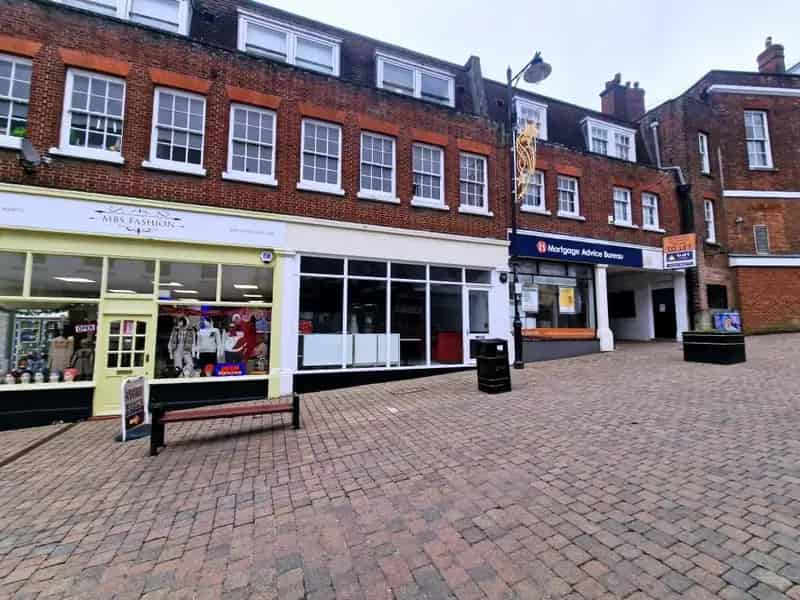 Refurbished Coffee Shop and Sandwich Bar Space for Lease