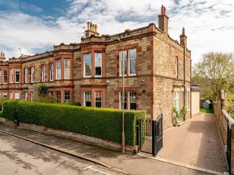 4 Bedroom House for Sale in Trinity, Edinburgh