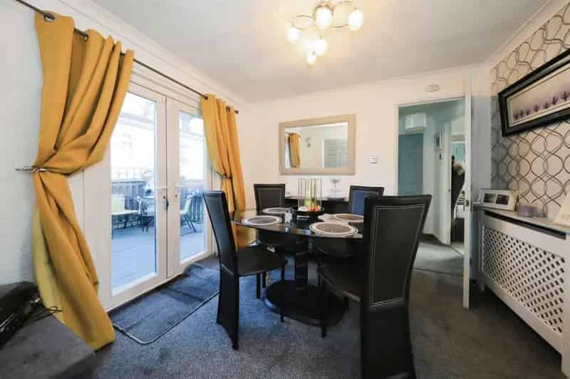 Spacious Modern 2-Bedroom Park Home near Highley Village